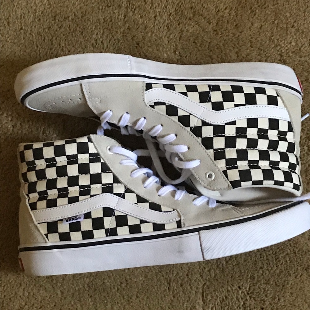 High top checkered Vans